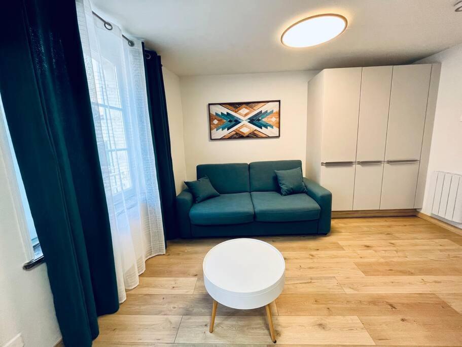 Stylish Studio In The Center Of Senlis Apartment Senlis  Exterior photo